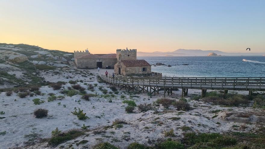 La zona del pazo y la capilla.