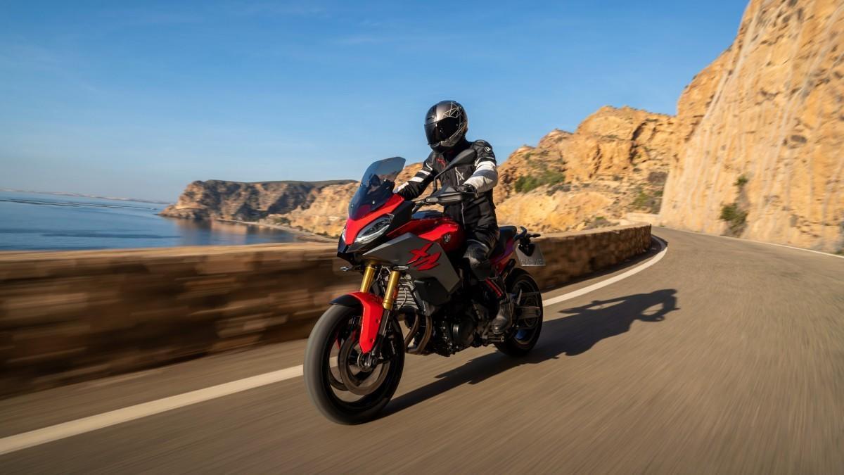 Prueba: BMW F 900 XR, rutera y deportiva