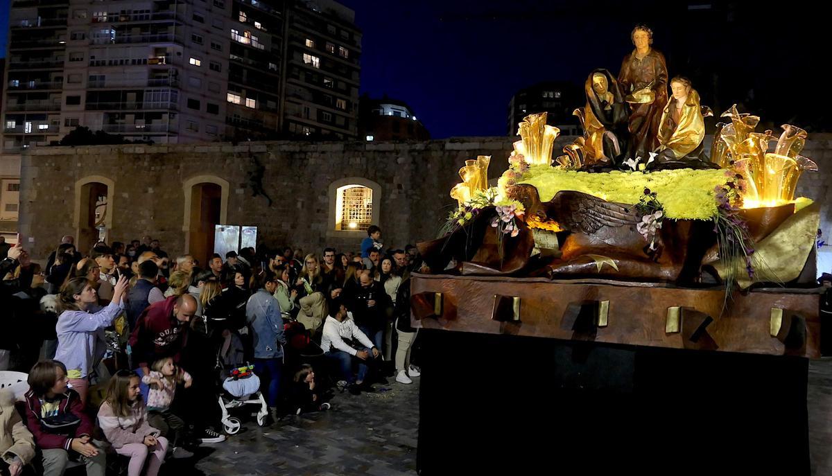 El más vanguardista trono de la Semana Santa de Cartagena durante el Sábado Santo