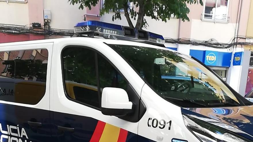 Coche de la patrulla de la Policía Nacional que acudió a Príncipe de Asturias