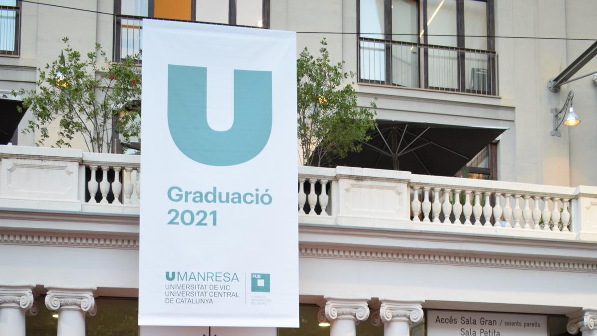 Acte de graduació de la promoció més nombrosa de la FUB dels darrers set anys