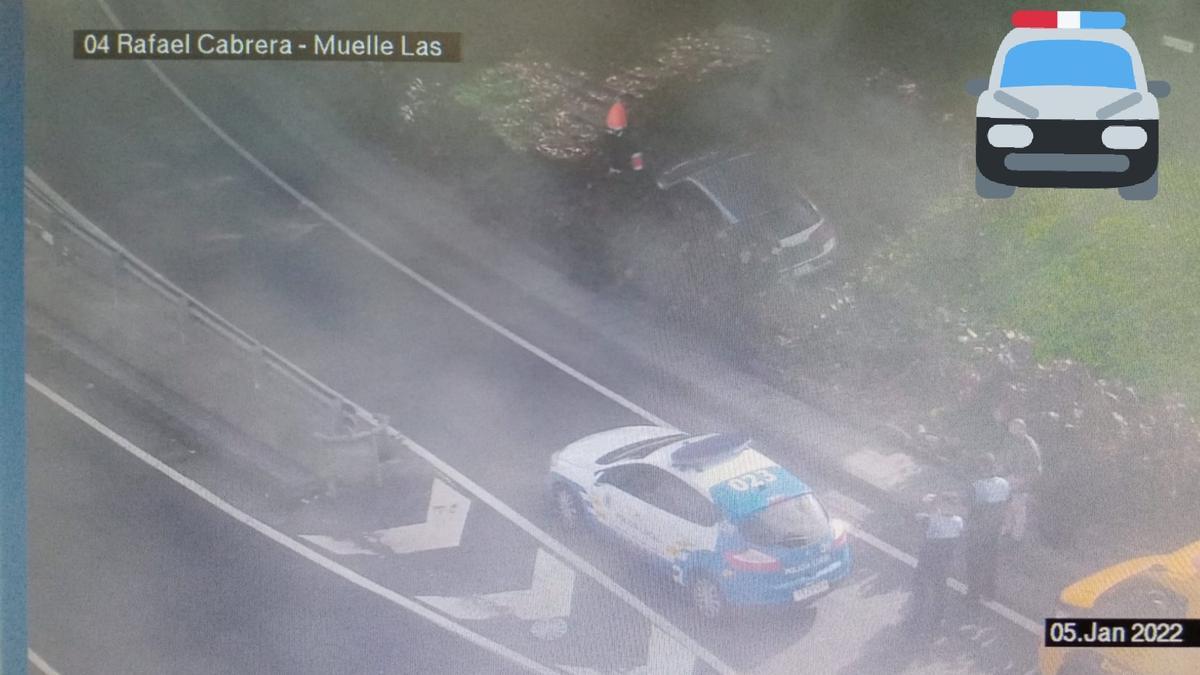 Se sale de la vía y acaba en un parterre en la Avenida Marítima