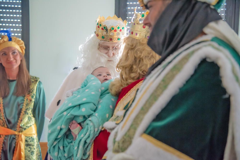 Visita de los Reyes Magos al Hospital Vega Baja