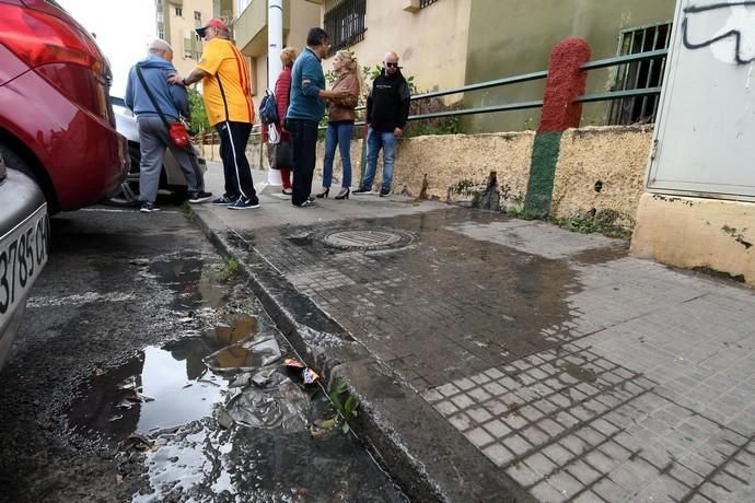 16/02/2019 TELDE. Escape de aguas residuales en Jinamar y mal estado de carreteras y edificios.   Fotografa: YAIZA SOCORRO.