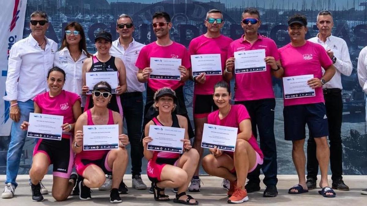 El equipo mixto de género del CIA Gandia en el podio de Alicante