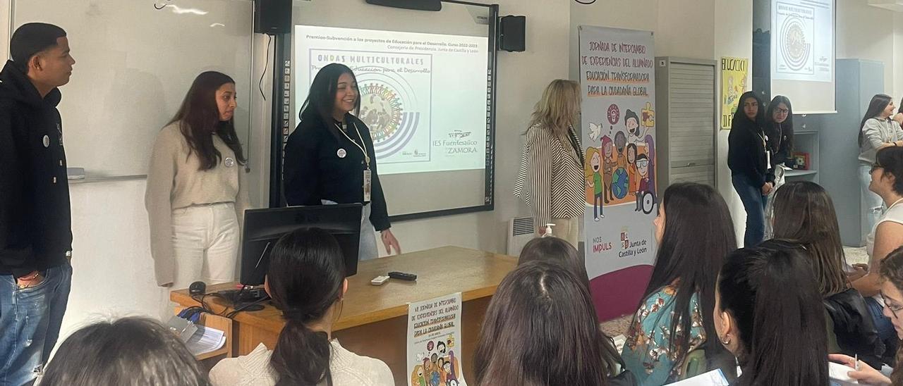 Presentación del proyecto por el alumnado del IES Fuentesaúco en la jornada de Valladolid