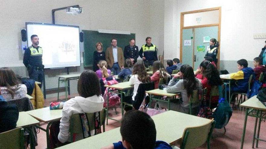 La Policía se &#039;mete&#039;  en los institutos para atajar el botellón y los actos vandálicos