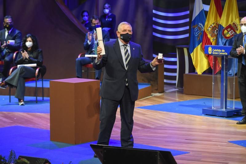 Acto de entrega de honores y distinciones del Cabildo.