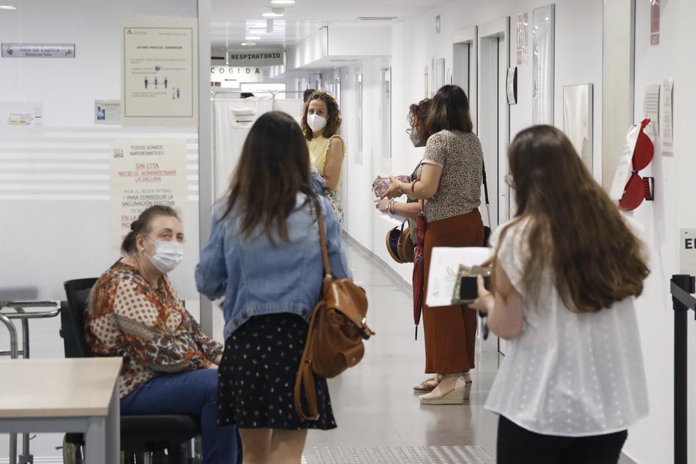 Los profesores comienzan a recibir la segunda dosis