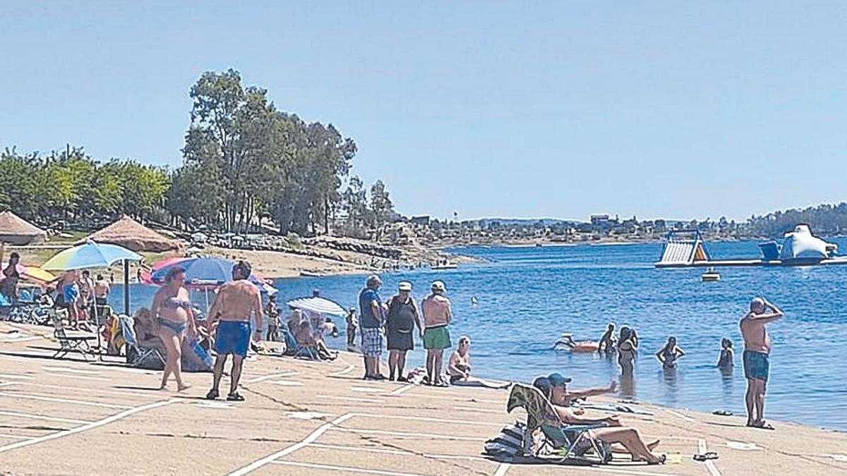 Playa de Orellana la Vieja, la primera extremeña en contar con bandera azul.