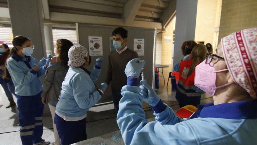 Vacunación de profesores de Córdoba en Vistalegre con la vacuna de AstraZeneca, a finales del pasado mes de febrero.