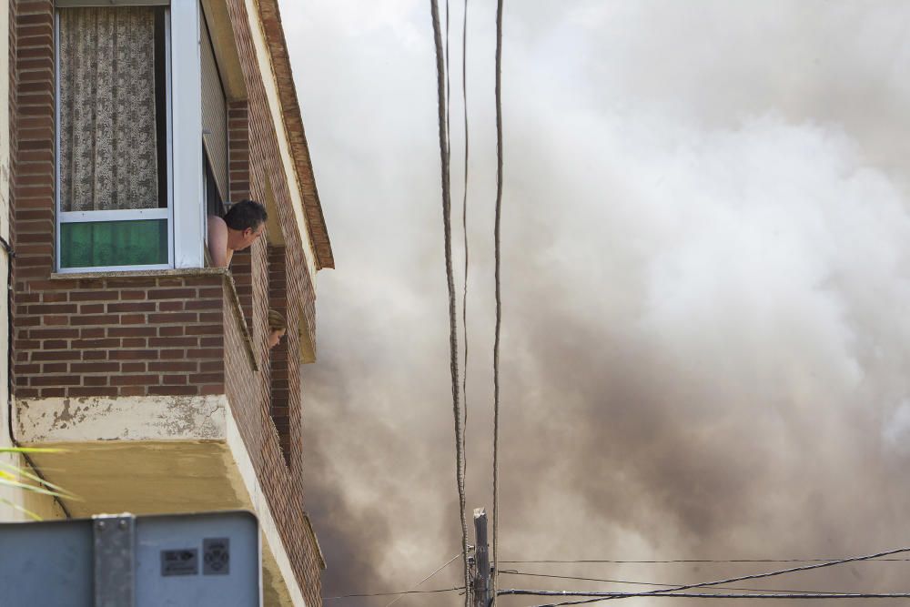 Incendio junto al cementerio de Castelló