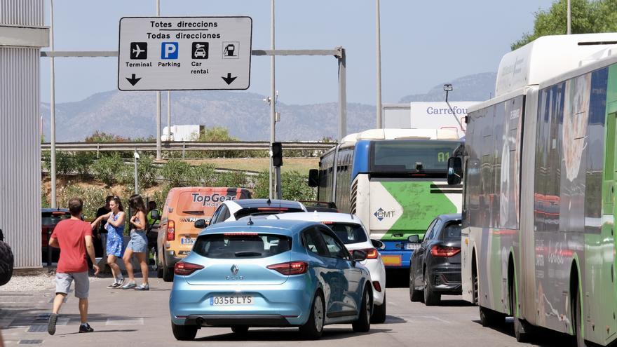 Parking exprés de llegadas del aeropuerto de Palma: El atasco de los 7.000 coches diarios