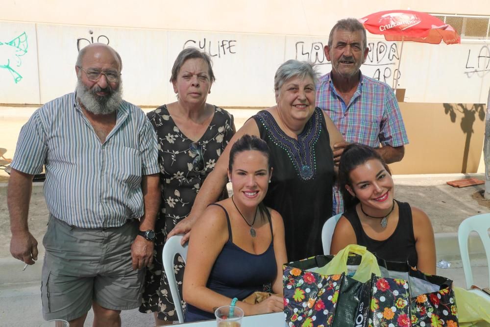 Los vecinos participan en el tercer concurso municipal de paellas