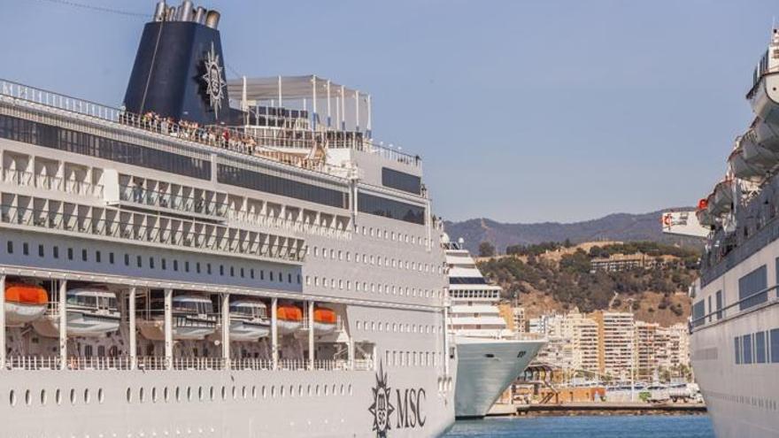 Imagen de varios cruceros en el Puerto de Málaga