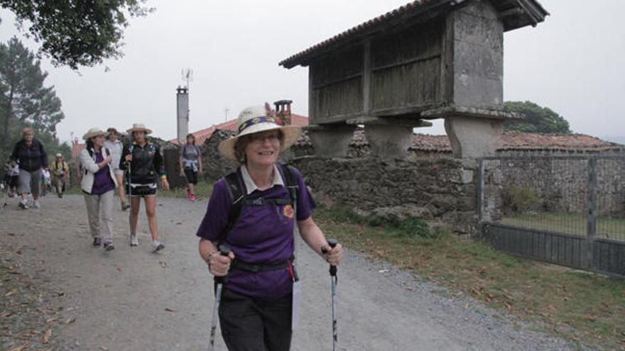 Enfermos de cáncer de tiroides hacen el Camino de Santiago.