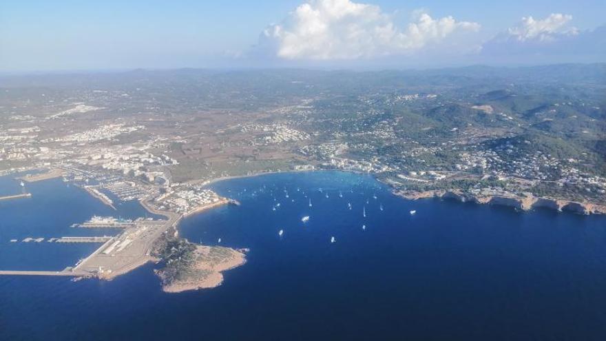 Vista aérea de la bahía de Talamanca.