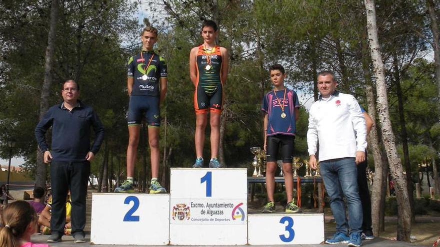 Imagen de uno de los podios que dejó el I Duatlón Extraescolar Villa de Alguazas.