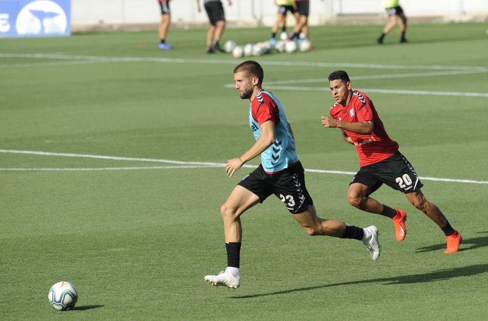 El CD Tenerife vuelve a entrenar en casa