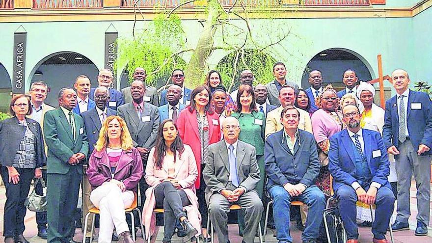 Los 40 invitados de 25 países al I Encuentro de Hispanistas África-España que se celebró hasta ayer en Casa África.