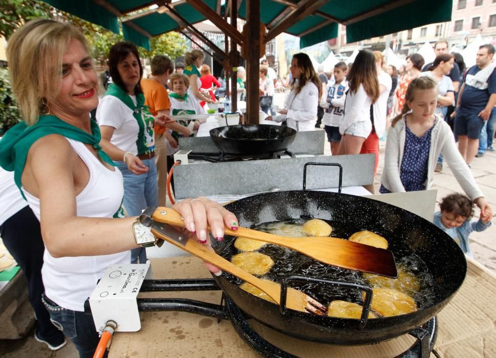 Concurso de escanciadores del Festival de la sidra de Nava