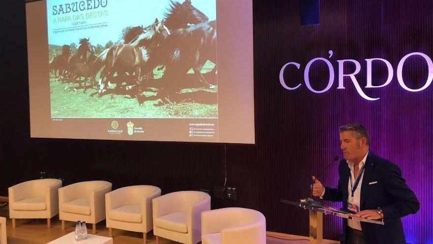 Cabada, presentando la Rapa en la Feria Internacional de Turismo Ecuestre de Córdoba. // Rapa das Bestas