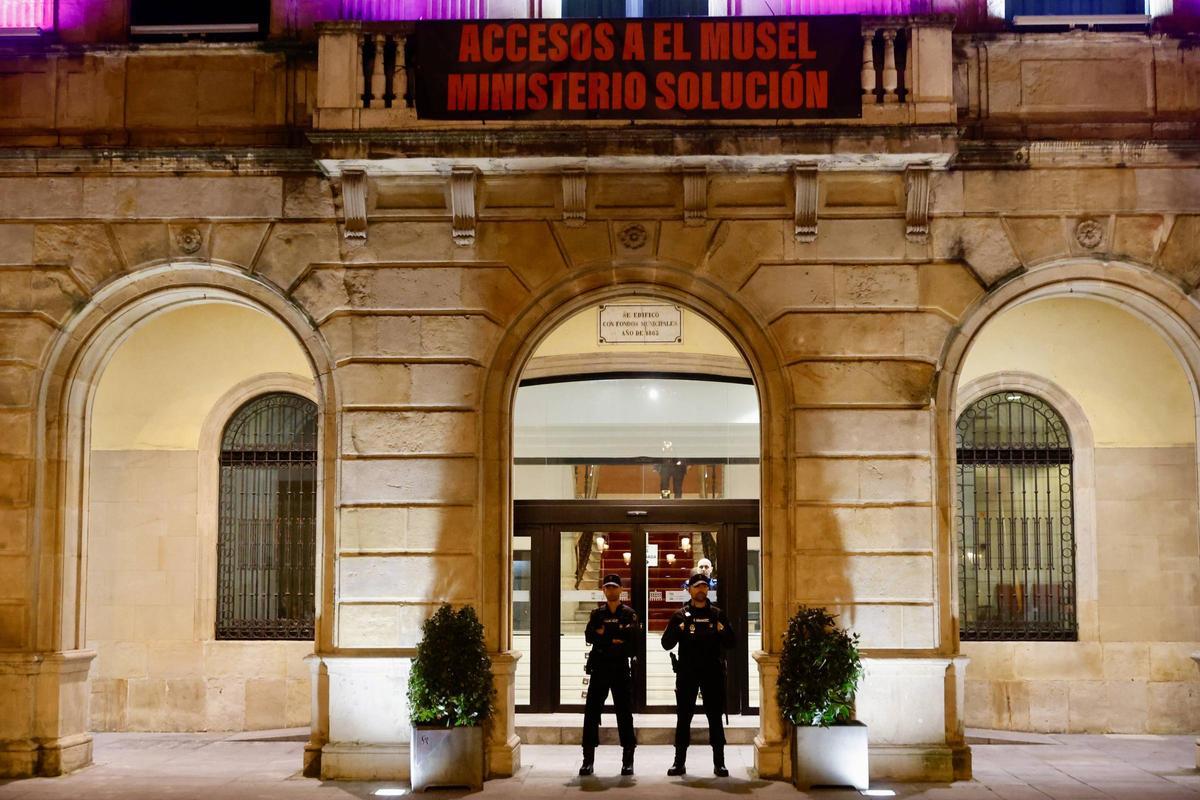 La movilización vecinal por los camiones en Gijón, en imágenes