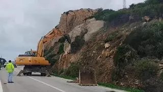 Reabre la carretera de Zahara de los Atunes tras el corte por desprendimientos de rocas