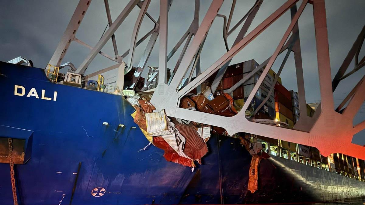 Un barco carguero  impacta contra el puente Francis Scott Key en Baltimore