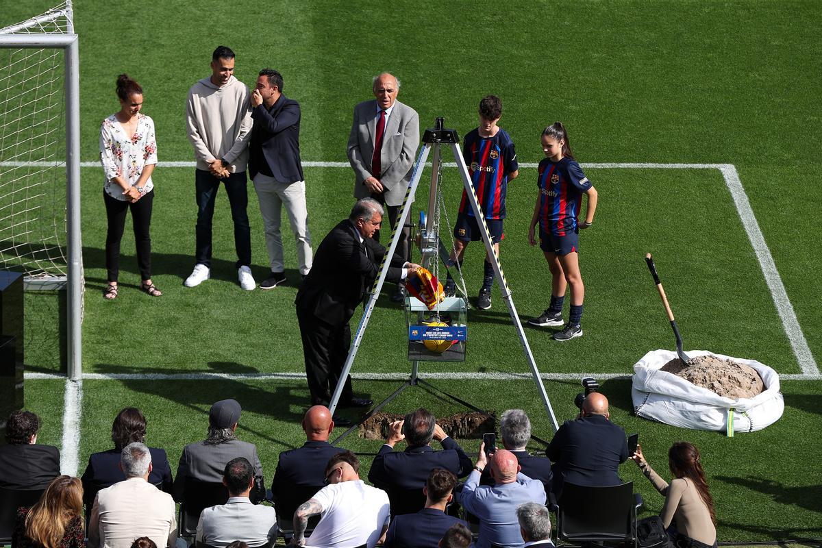 Colocación de la primera piedra del futuro Camp Nou