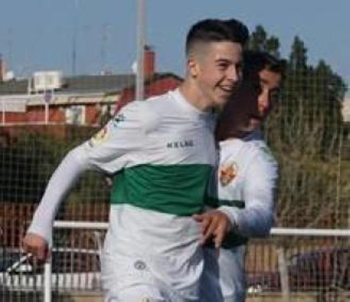Hugo Alba, en un partido con el Elche.