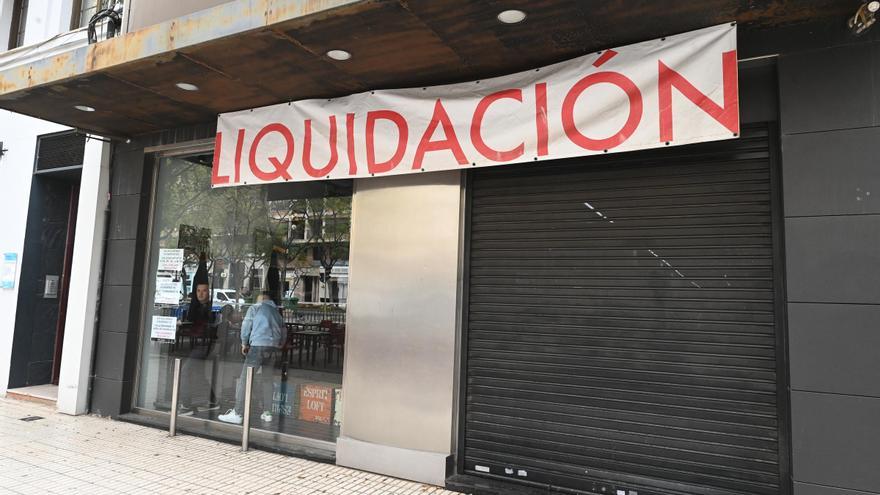 Adiós a otro comercio emblemático de Castelló:  Almacenes Monfort baja la persiana