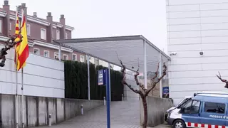 El sotsinspector dels Mossos de Figueres denuncia la responsable de l'autoescola de Girona per amenaces