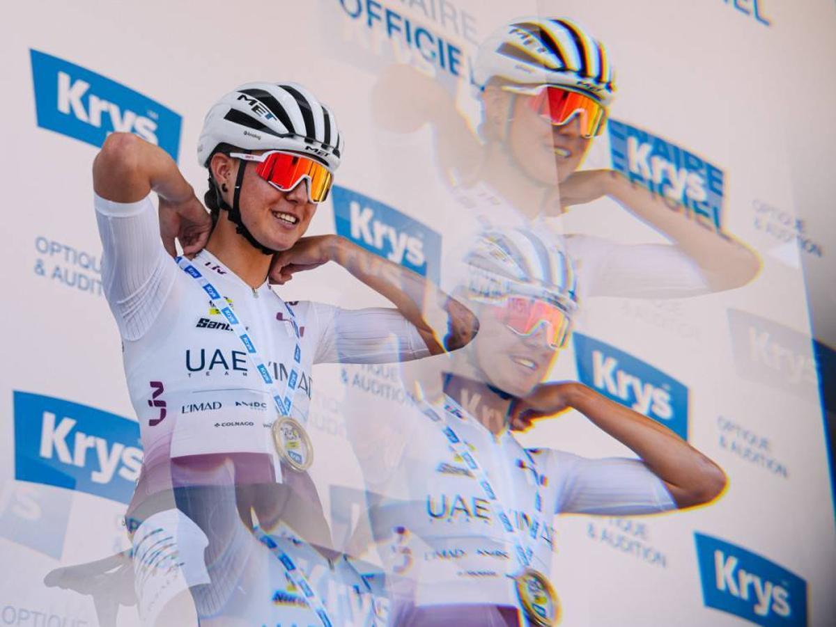 Paula Blasi, en el podio del Tour como mejor joven.