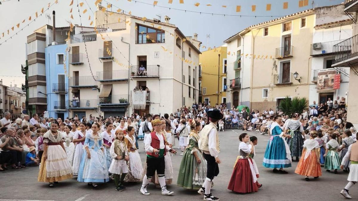 El 'Ball del pla' es uno de los actos más importantes de las fiestas de la localidad de la Plana Alta.