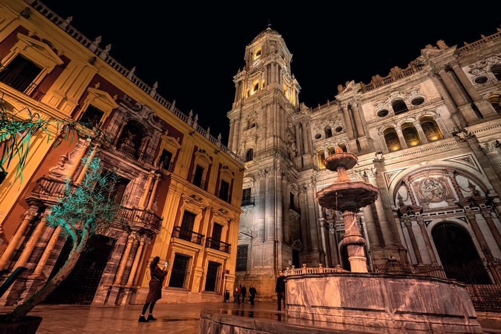 Puerta principal de la Catedral de la Encarnación de Málaga.