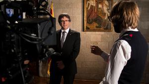 El ’president’ Carles Puigdemont, durante la grabación de su intervención en el último programa de ’El gran dictat’, de TV-3.