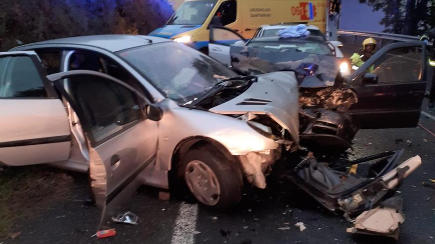 Dos heridos tras una colisión múltiple en Val do Dubra
