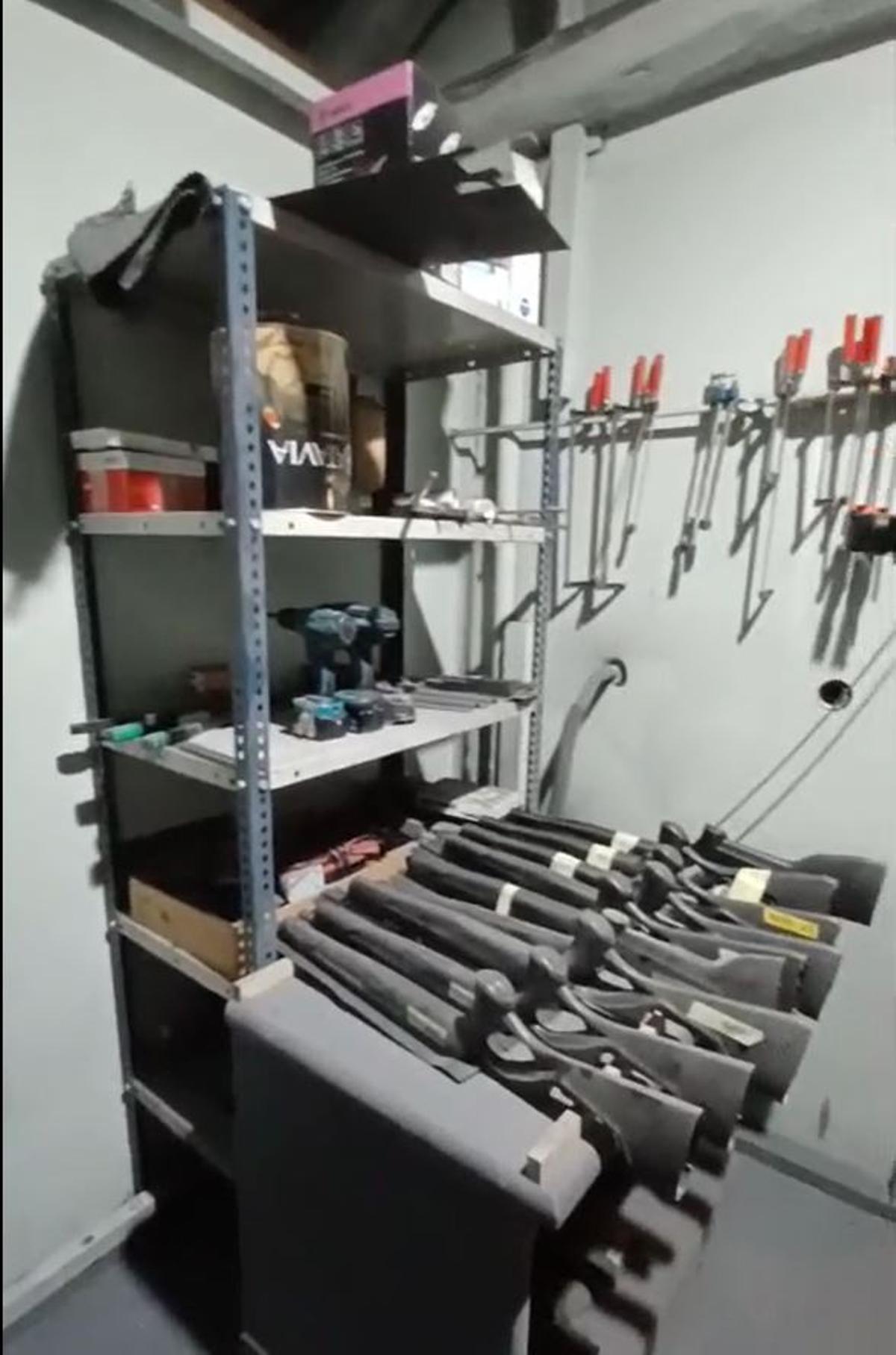 L'interior de l'armeria clandestina de Puigcerdà.
