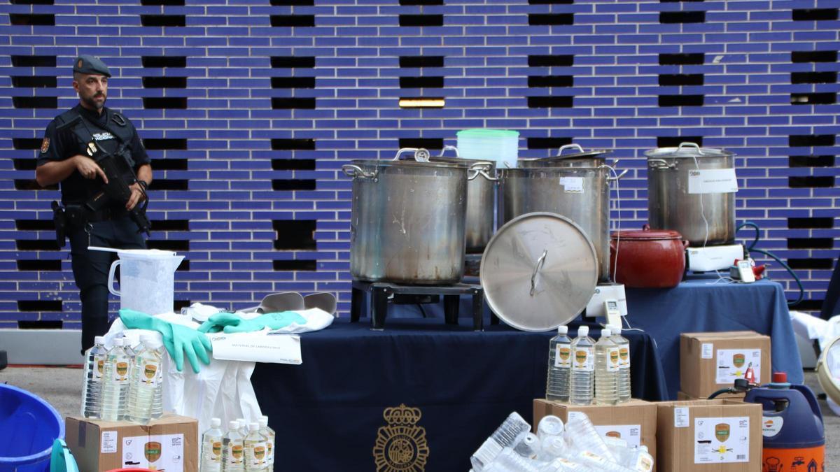 Material intervingut en l'operació que ha desmantellat un laboratori clandestí a Almenar