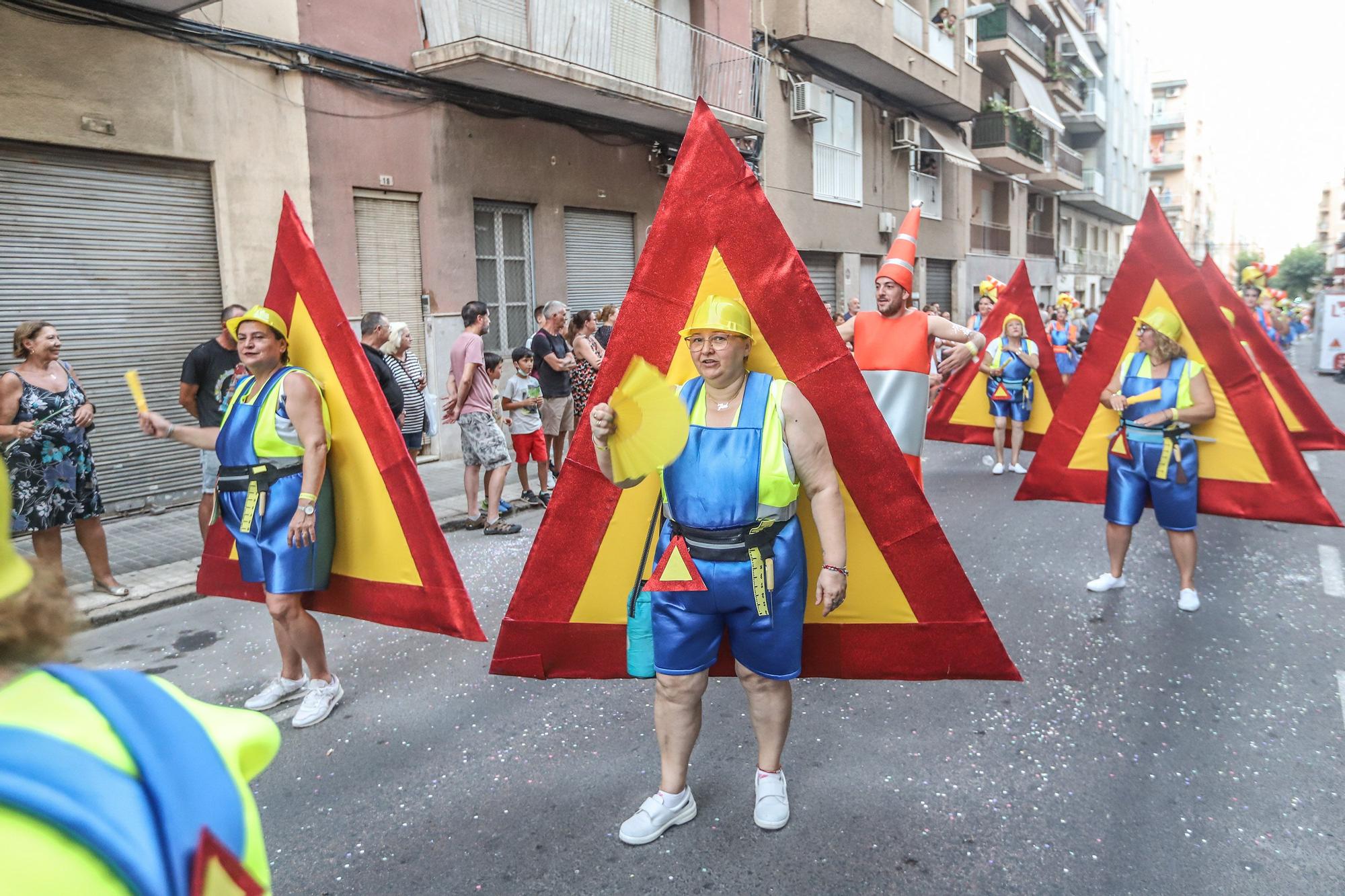 Las críticas a la inflación y las reivindicaciones para la ciudad centran la Charanga