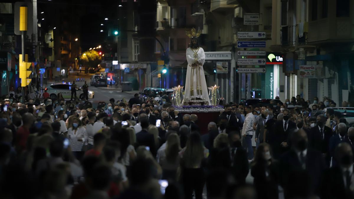 Madrugada de traslados para la veneración 'El Verbo Encarnado' en la Catedral
