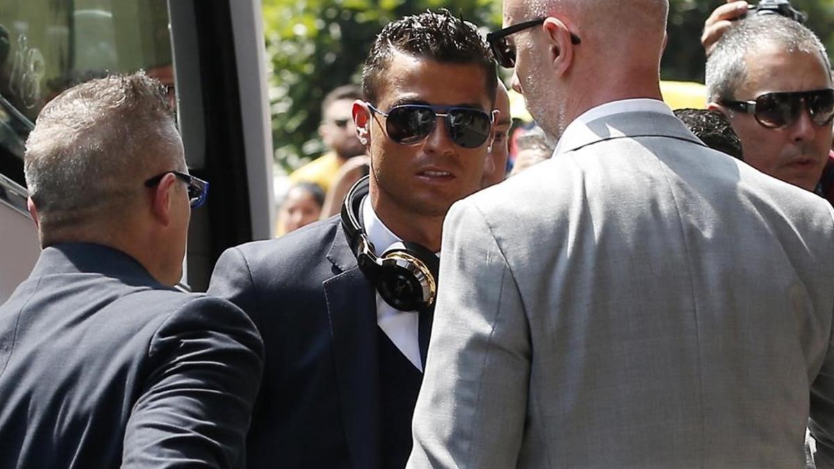 Cristiano Ronaldo, a la llegada del Madrid, este viernes, a Milán.