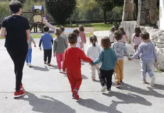 Las tres escuelas infantiles unitarias del rural de Santiago se salvan del cierre el próximo curso