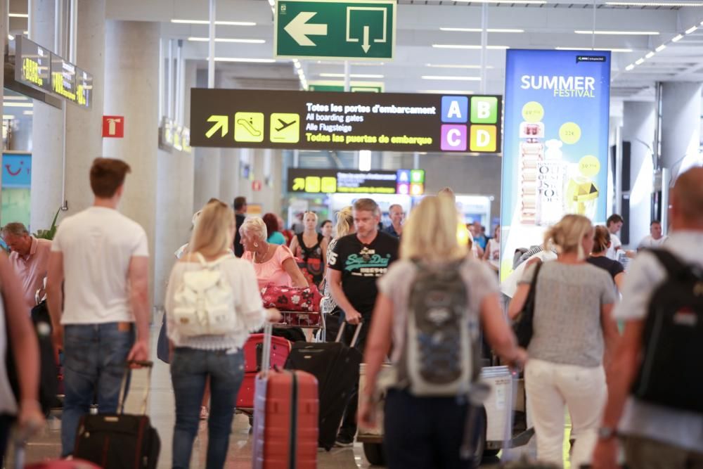 Casi 500.000 personas pasarán por el aeropuerto de Son Sant Joan este fin de semana