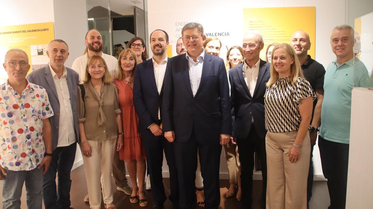 El expresident Ximo Puig vaig va inaugurar l'exposició a Aldaia.
