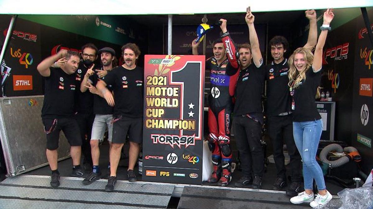 Jordi Torres, celebrando su segunda corona de Moto E