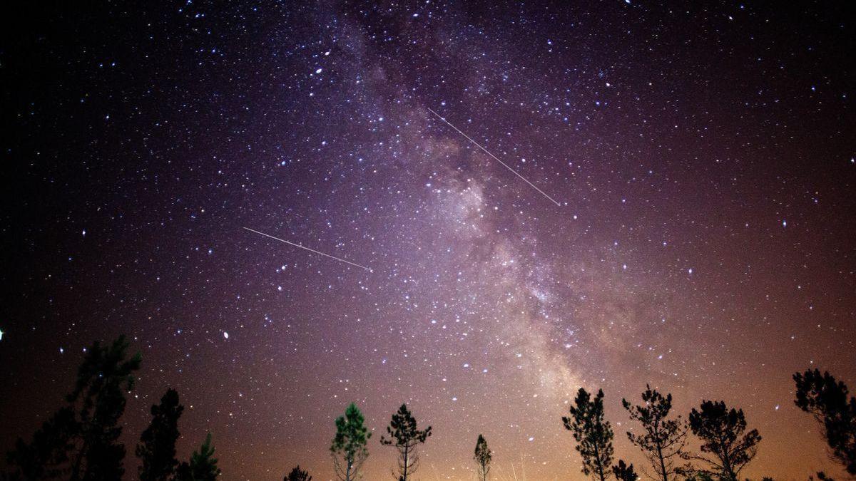 Lluvia de Perseidas en el cielo de Monfero (A Coruña), el 11 de agosto pasado.