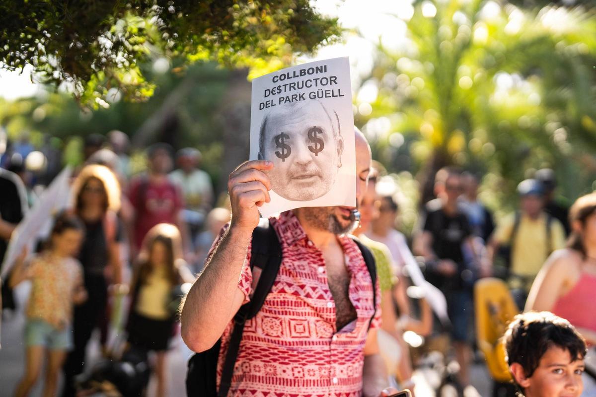Vecinos del Park Güell protestan por multas a bicicletas