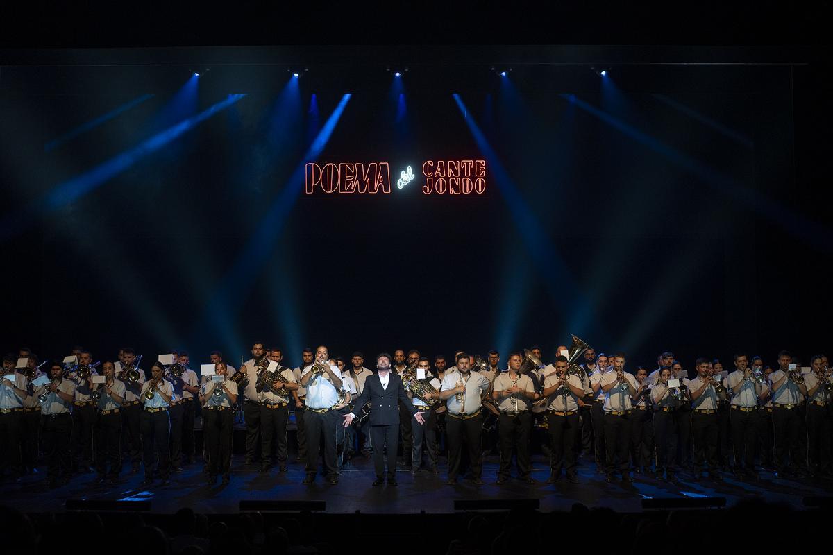 Miguel Poveda, durante su actuación en el Teatro de la Maestranza.